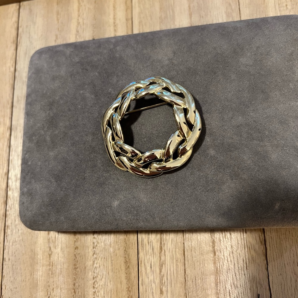 Gold and silver pins/brooches